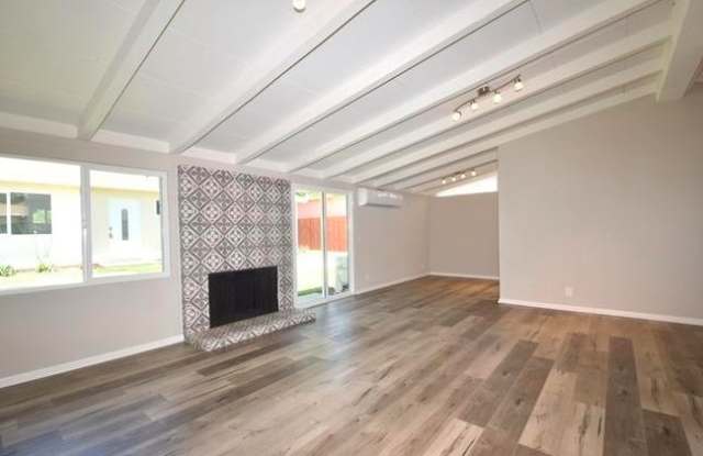 19401 Lorne Street Gallery 3