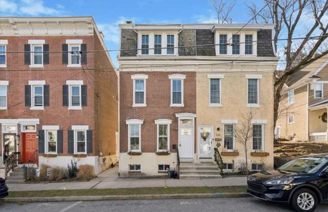 Stylish Phoenixville Rowhome with Exposed Brick, High Ceilings  Central Air photos photos