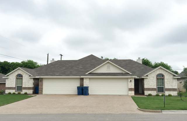 3BR / 2BA Duplex in Hewitt, Texas | Midway ISD photos photos