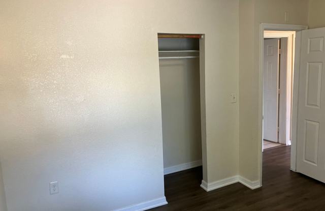 606 Gordon Street Apartment B Gallery 3