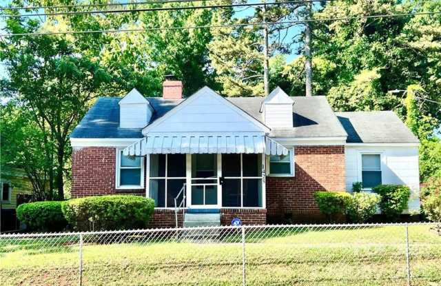 Room in 3 Bedroom Home at Remount Rd photos photos