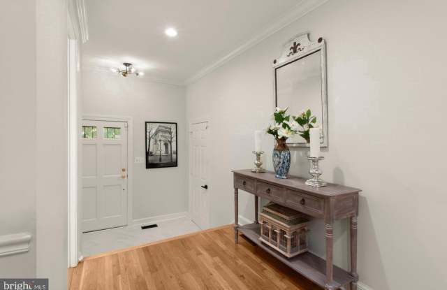 6312 CHAUCER VIEW Circle Gallery 4
