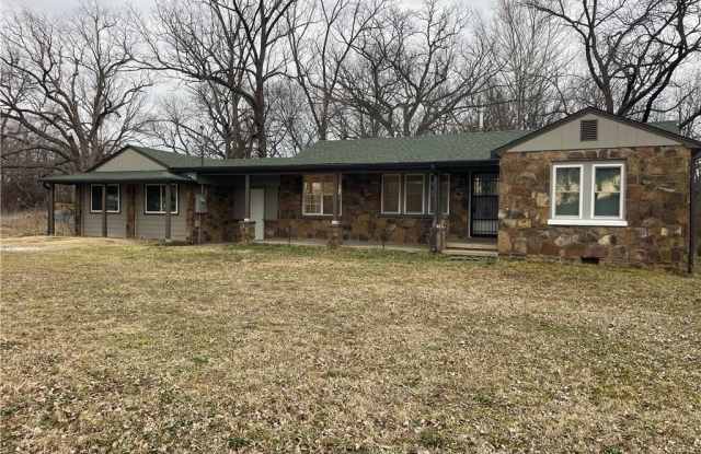 4600  E Huntsville  RD - 4600 East Huntsville Road, Fayetteville, AR 72701