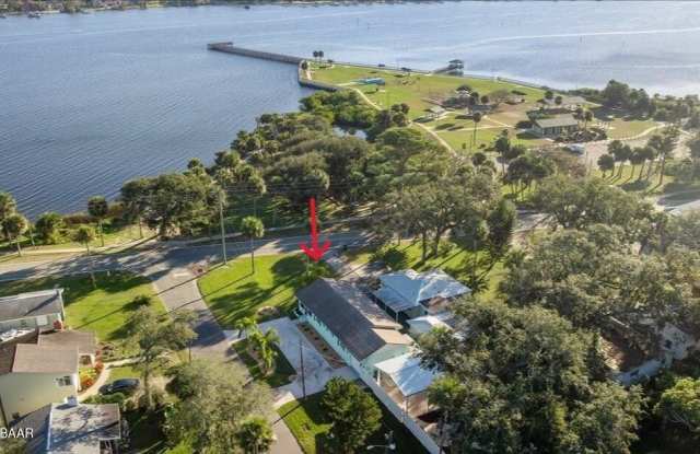 1146 Riverside Drive photos photos