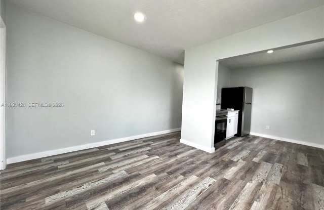 725 NW 7th Ave - 725 Northwest 7th Avenue, Hallandale Beach, FL 33009