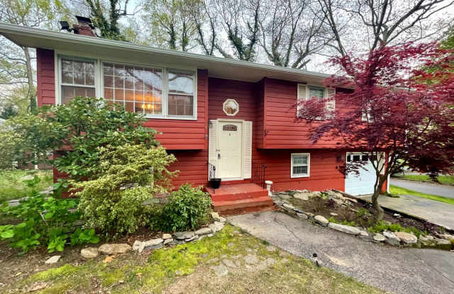 Beautiful Raised Ranch House in Gales Ferry! - 1 Holly Lane, New London County, CT 06335 Beautiful Raised Ranch House in Gales Ferry! - 1 Holly Lane, New London County, CT 06335