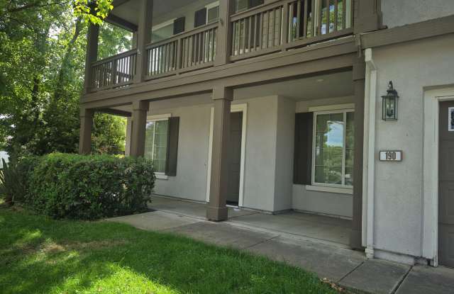 Georgeous 5 Bedroom 3.5 bath in Natomas Park Gallery 4