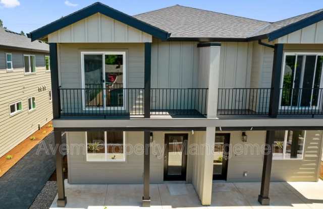 930 Molalla Avenue - 3 photos photos