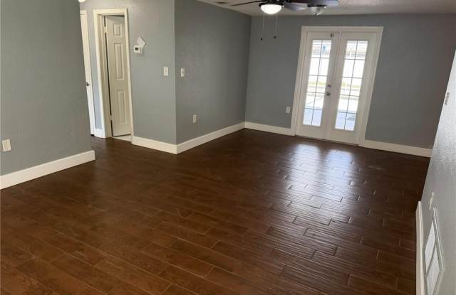 10010 REGENCY PARK Boulevard Gallery 3