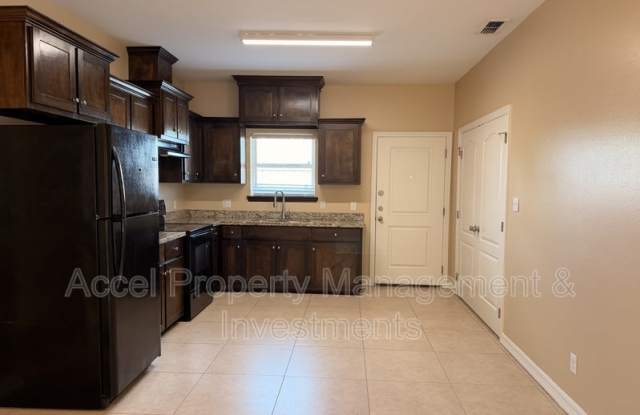 2600 E Garfield Gallery 3