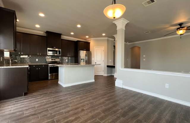 4 BEDROOM IN RANCHO VISTA! Gallery 4