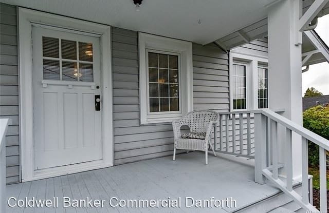 10025 39th Ave SW - 10025 39th Avenue Southwest, Seattle, WA 98146