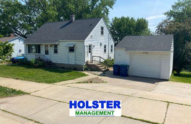 4-Bedroom 1.5 Bath Single-Family Home With Huge Back Yard Gallery 1