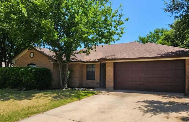 4-Bedroom Home with Spacious Backyard in Stratford Estates Gallery 3
