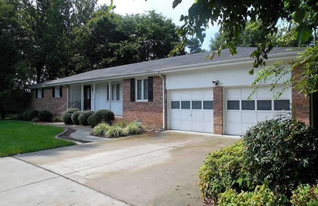 Midtown Ranch - 715 North 37th Street, Paducah, KY 42001 Midtown Ranch - 715 North 37th Street, Paducah, KY 42001