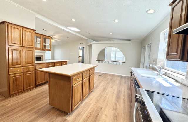 191 CORRIDOR OAKS Gallery 1