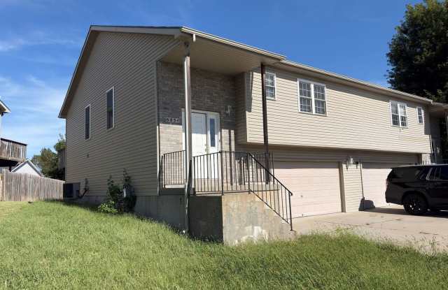 Townhome including Washer/Dryer, 2 Stall Garage photos photos