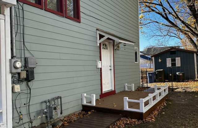 202 W Sarah Street Gallery 2