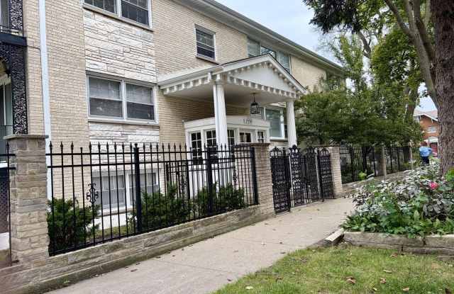 2538 W Arthur Avenue Gallery 1
