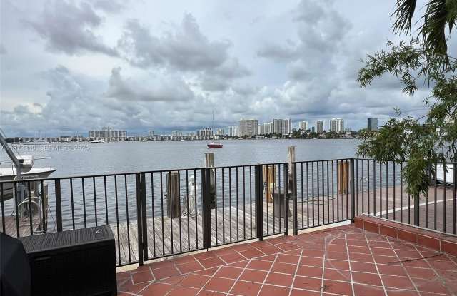 2777 Northeast 165th Terrace Gallery 4