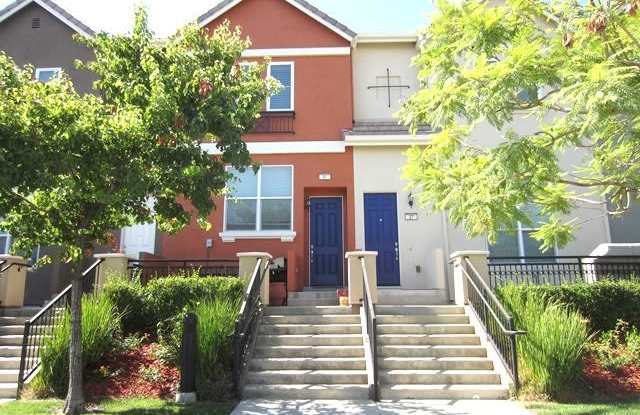 Beautiful Townhome, Solar, A/C, Very Spacious, 2c Garage, EV charger, Next to Park! photos photos