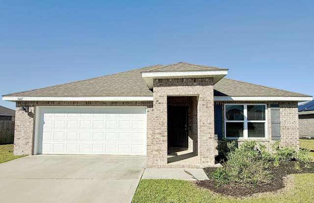 Beautiful 4 Bedroom Brick Home Gallery 1