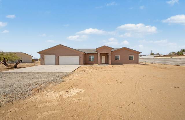 Welcome to this NEWLY BUILT rental home on a HUGE 1.13-acre lot! photos photos