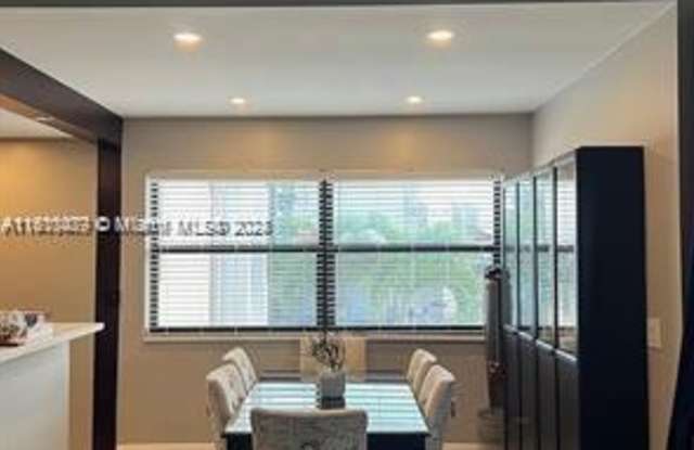 10211 Fontainebleau Blvd - 10211 Fontainebleau Boulevard, Fountainebleau, FL 33172