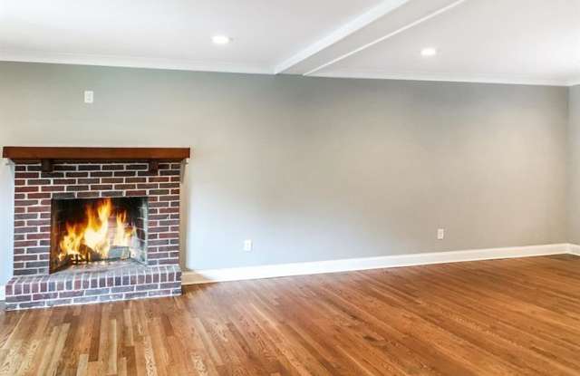 3873 Chamblee Dunwoody Road Gallery 4