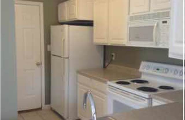 3 bedroom, 2.5 bath Townhouse: Oaklawn Park! Gallery 4