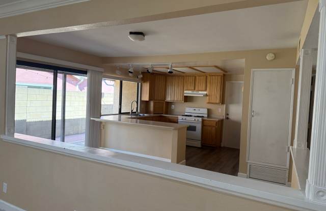 3 Bedroom, 2 Bathroom Single Story Home in Central Simi Valley Gallery 4