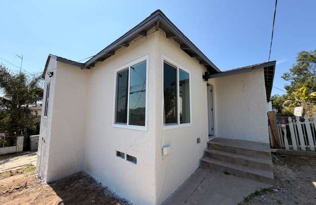 Fully Renovated 2BD/1BA Apartment in San Diego – Parking Included – $2,500/mo photos photos