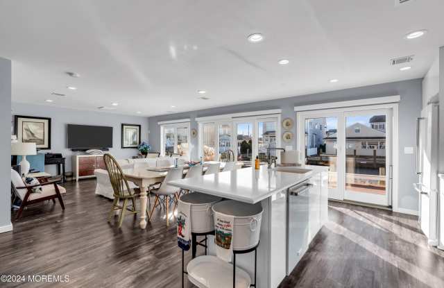 213 Hayes Court Gallery 3