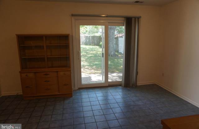 1398 PRIMROSE ROAD Gallery 4