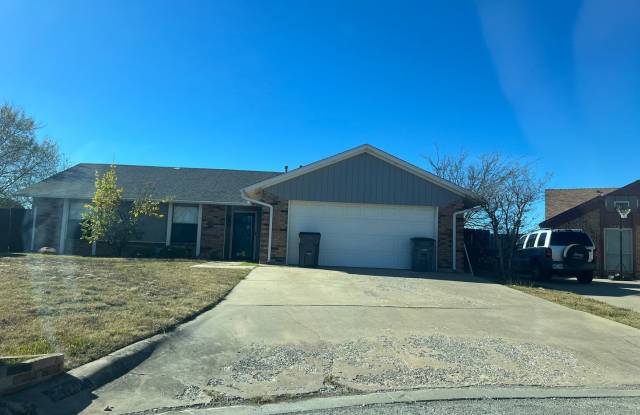 7710 SW Crystal Hills Pl - 7710 Southwest Crystal Hills Place, Lawton, OK 73505