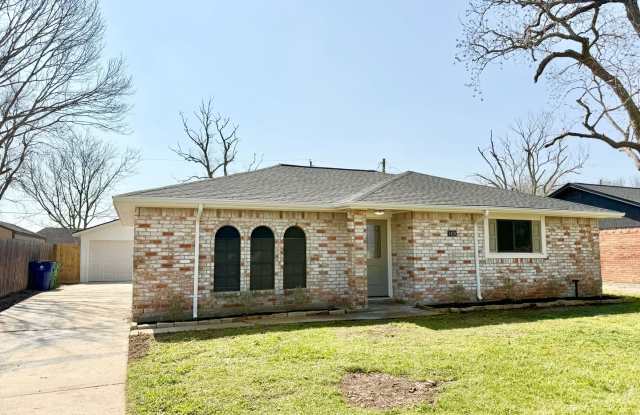 Elegant 3/2/2 home with lots of Updates in Angleton! photos photos