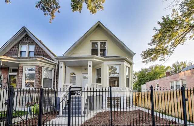 3425 W Carroll Avenue - 3425 West Carroll Avenue, Chicago, IL 60624