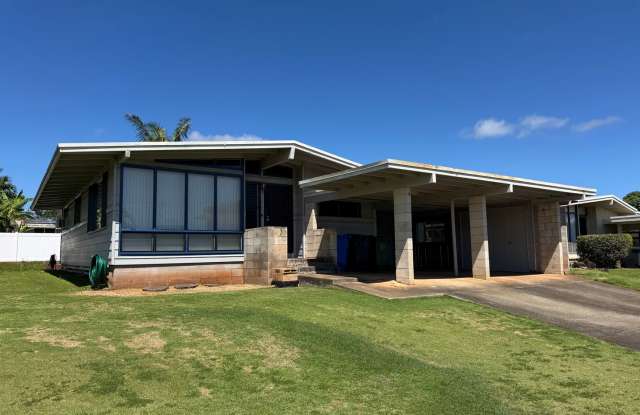 3 Bedroom, 2.5 Bathroom House with Carport Gallery 1