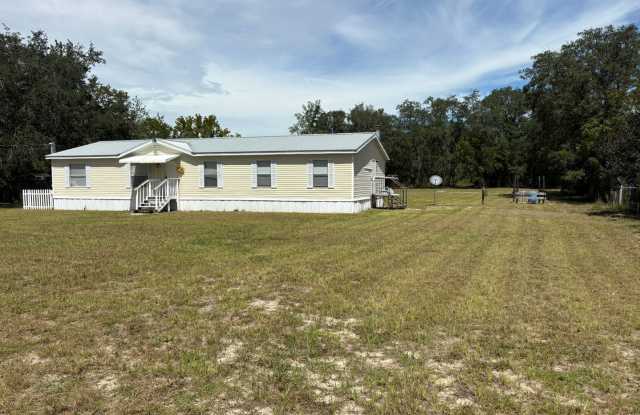 4/2 on over 1 acres Gallery 1