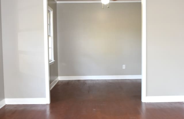 5302 Laurie Ln Gallery 3
