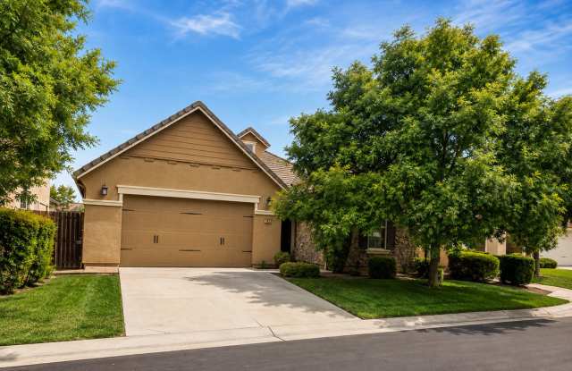 4 BD • 2.5 BA • Harlan Ranch- gated community• Clovis Unified School District Gallery 1