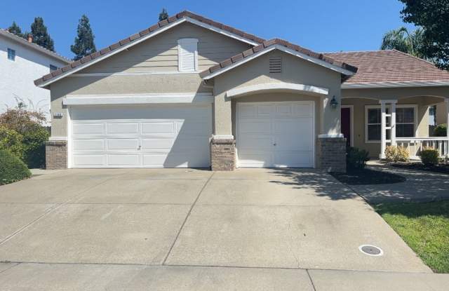 West Roseville 2100sqft, 3 Bedroom (office/den) 3 Car Garage, Single story, Open Floor Plan, fireplace, close to schools and shopping - 7148 Marblethorpe Drive, Roseville, CA 95747