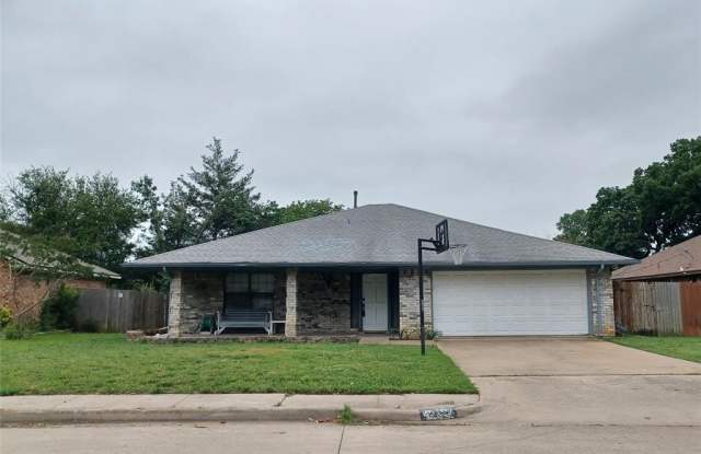 217 Oakhaven Drive - 217 Oakhaven Drive, Grand Prairie, TX 75050