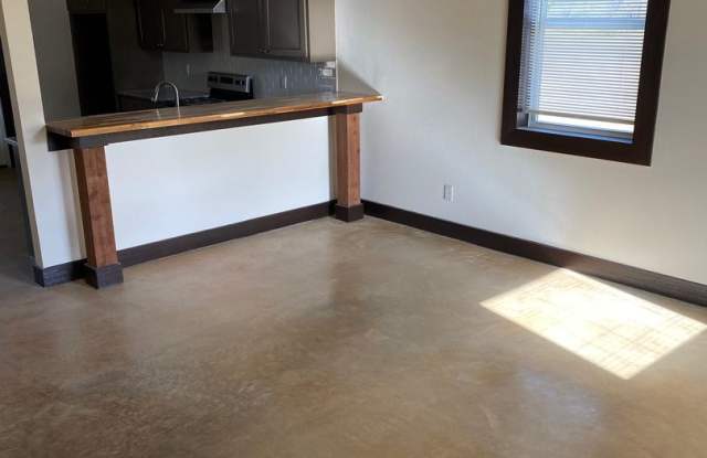 3/2 with Office Barndo on Large Lot Gallery 3
