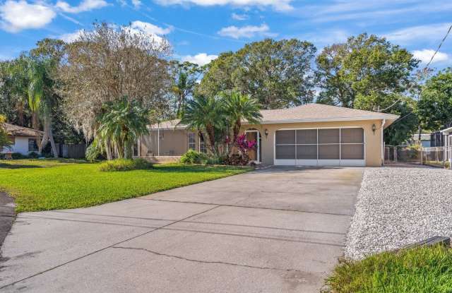 Fantastic Sarasota Gem ~ 4 bed/ 2 bath Annual Rental in Sarasota ~ Coming October! Gallery 2