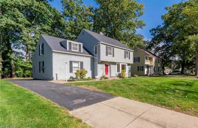 23509 Beachwood Boulevard Gallery 3