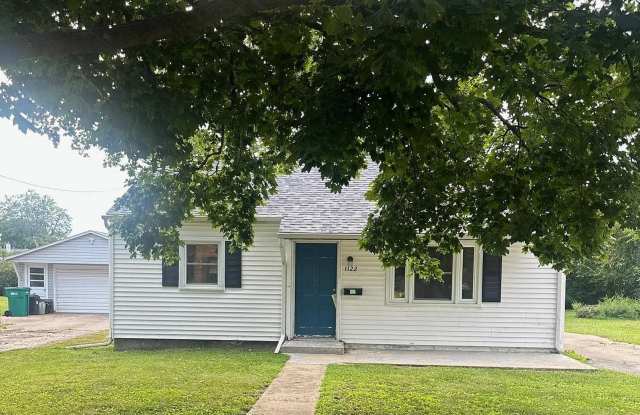 Cozy 2-Bedroom Home with Garage in Galesburg! photos photos