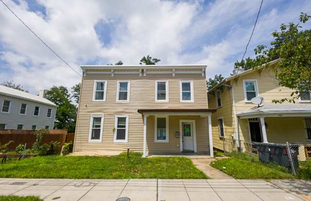 Amazing 5 BR/5.5 BA Single-Family Home in Anacostia! - 1348-1350 U Street Southeast, Washington, DC 20020