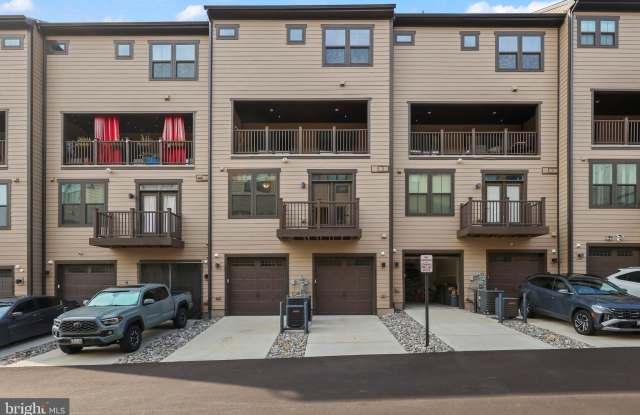 1733 DUNNINGTON Place Gallery 2