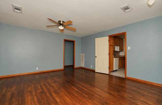912 Robinhood Lane Gallery 3